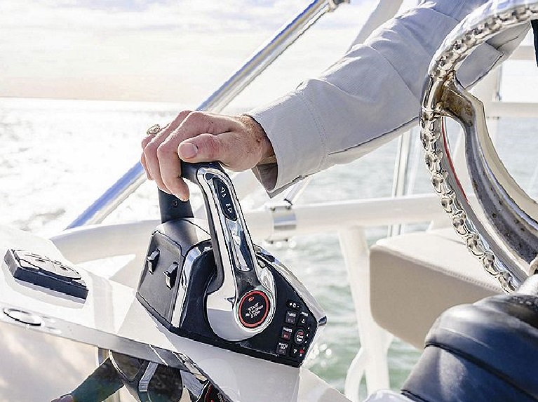 Boston Whaler 365 Conquest www.mareconsult.com.br (10)