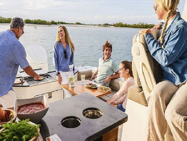 Boston Whaler 365 Conquest www.mareconsult.com.br (13)