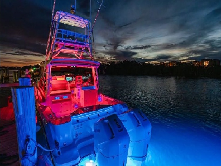 Boston Whaler 365 Conquest www.mareconsult.com.br (3)