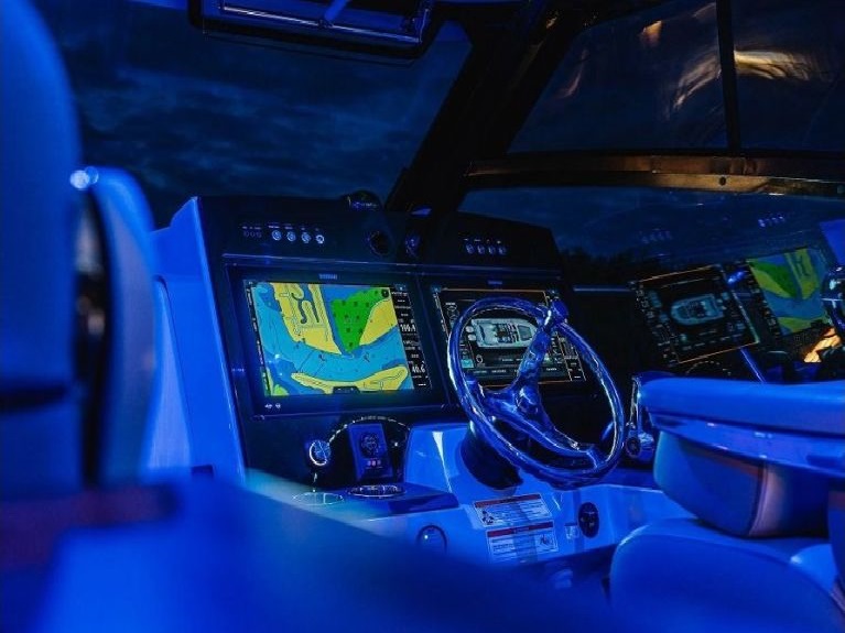 Boston Whaler 365 Conquest www.mareconsult.com.br (4)