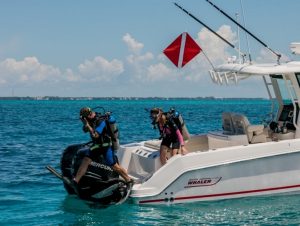 Boston Whaler Outrage 280 www.mareconsult.com.br (14)