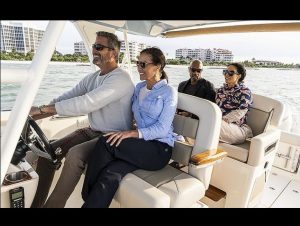 Boston Whaler Realm 3502 www.mareconsult.com.br (22)a