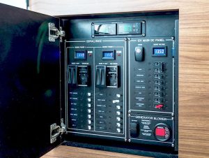 Boston Whaler Realm 3502 www.mareconsult.com.br (5)