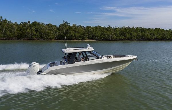 BOSTON WHALER REALM 380