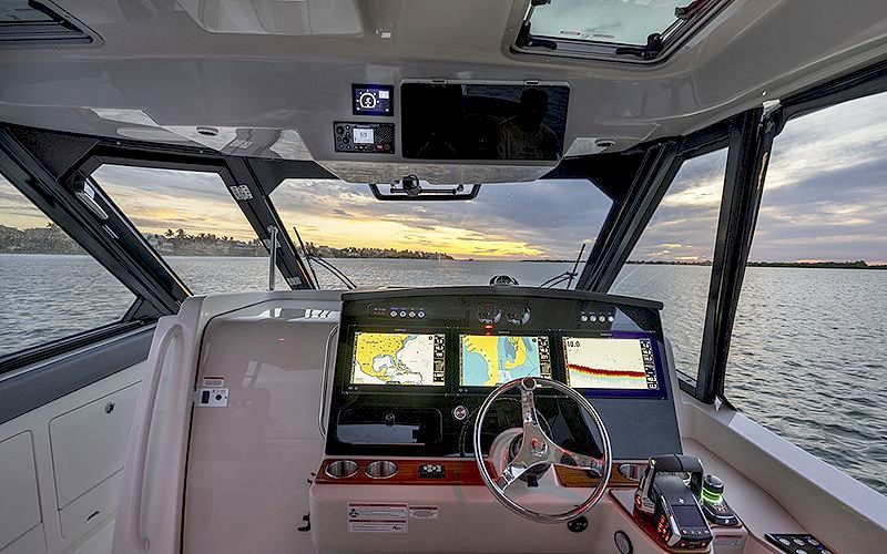 Boston Whaler Realm 380 www.mareconsult.com.br (1)