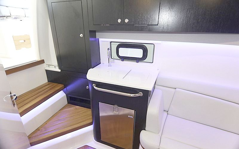 Boston Whaler Realm 380 www.mareconsult.com.br (2)