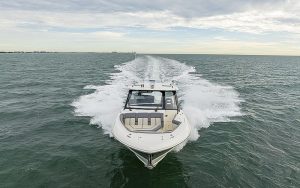 Boston Whaler Realm 380 www.mareconsult.com.br (3)