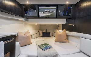 Boston Whaler Realm 380 www.mareconsult.com.br (5)