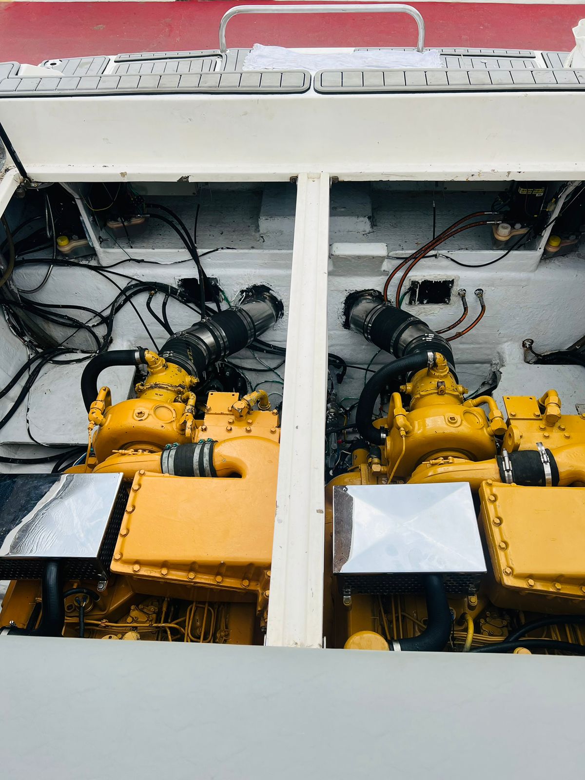 Intermarine Cougar 42 1994 www.mareconsult.com.br (13)