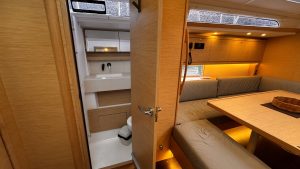 Dufour 470 2024 para charter www.mareconsult.com.br (10)