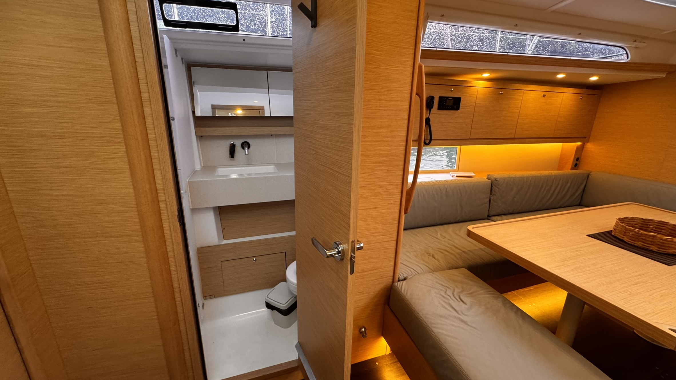 Dufour 470 2024 para charter www.mareconsult.com.br (10)