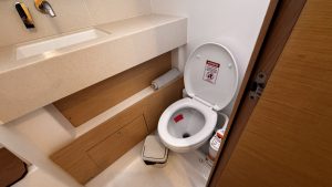 Dufour 470 2024 para charter www.mareconsult.com.br (12)