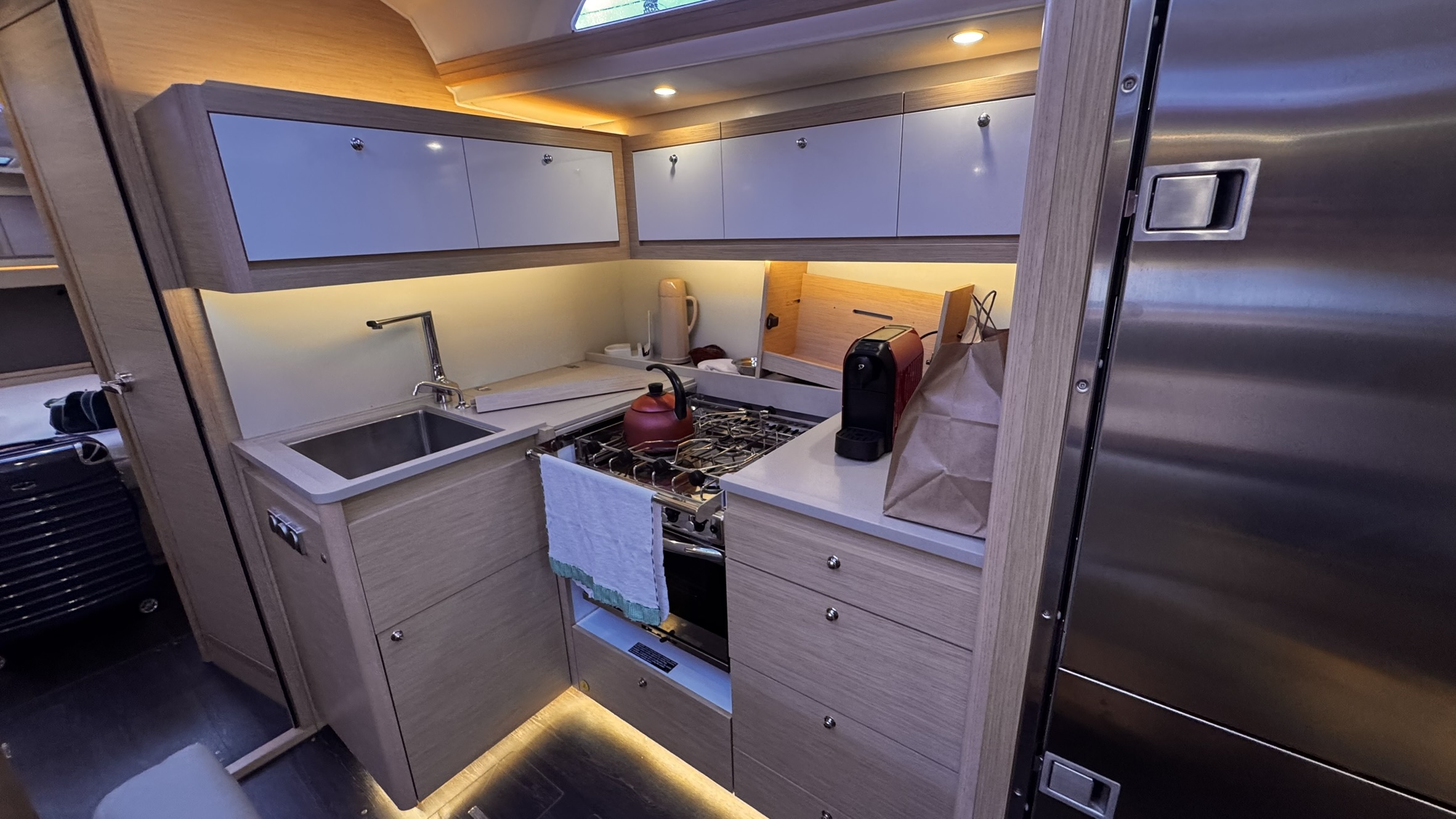 Dufour 470 2024 para charter www.mareconsult.com.br (17)