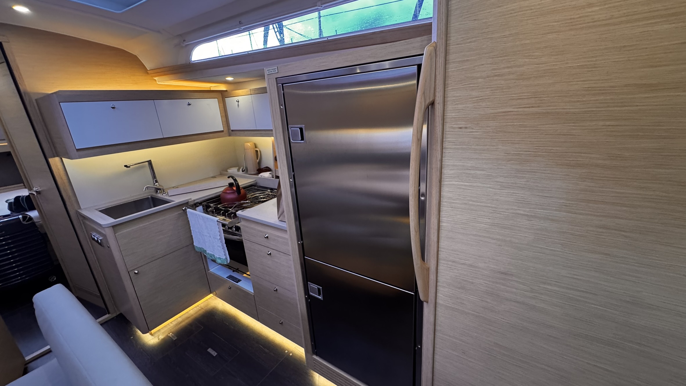 Dufour 470 2024 para charter www.mareconsult.com.br (18)