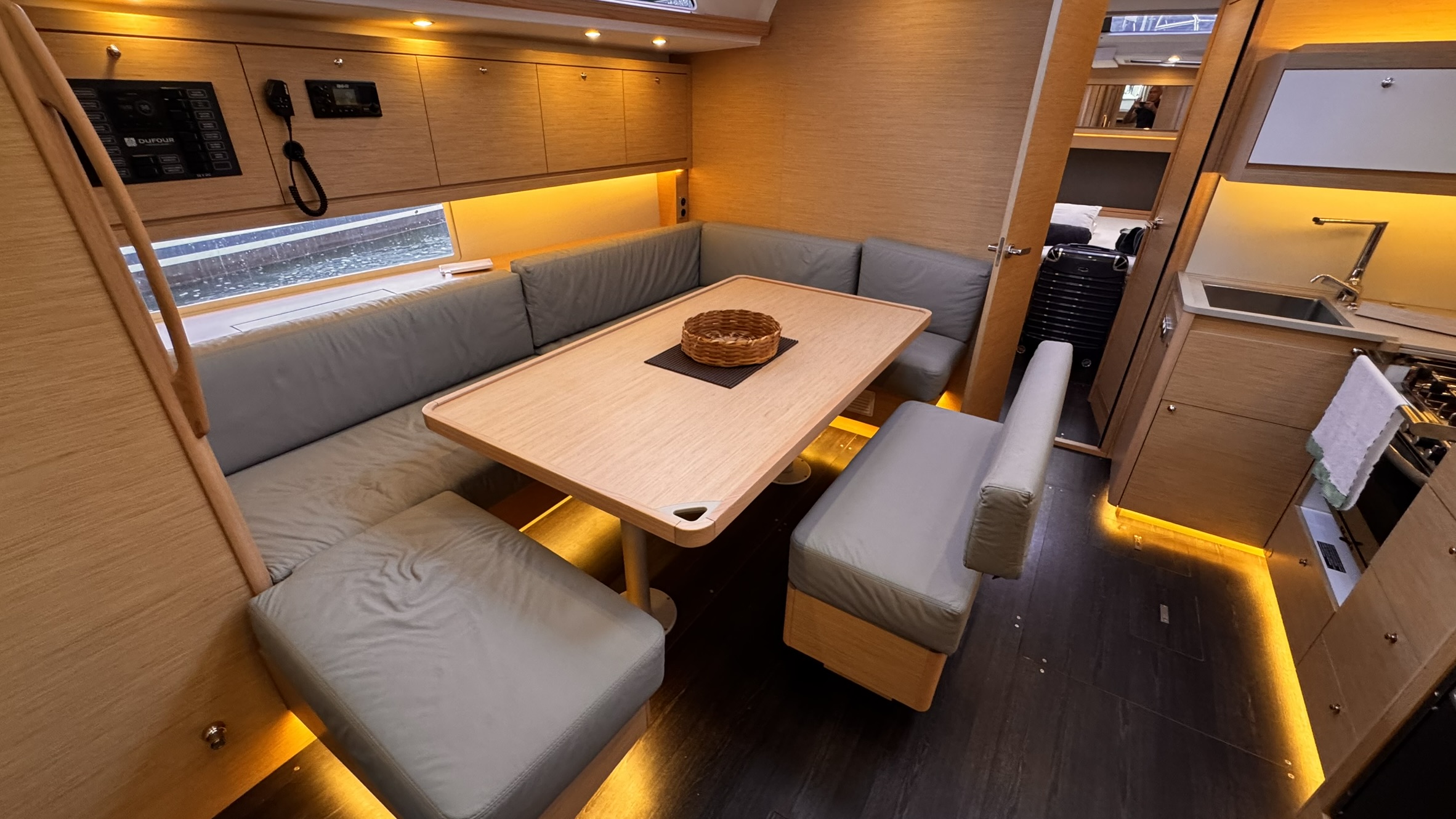 Dufour 470 2024 para charter www.mareconsult.com.br (19)