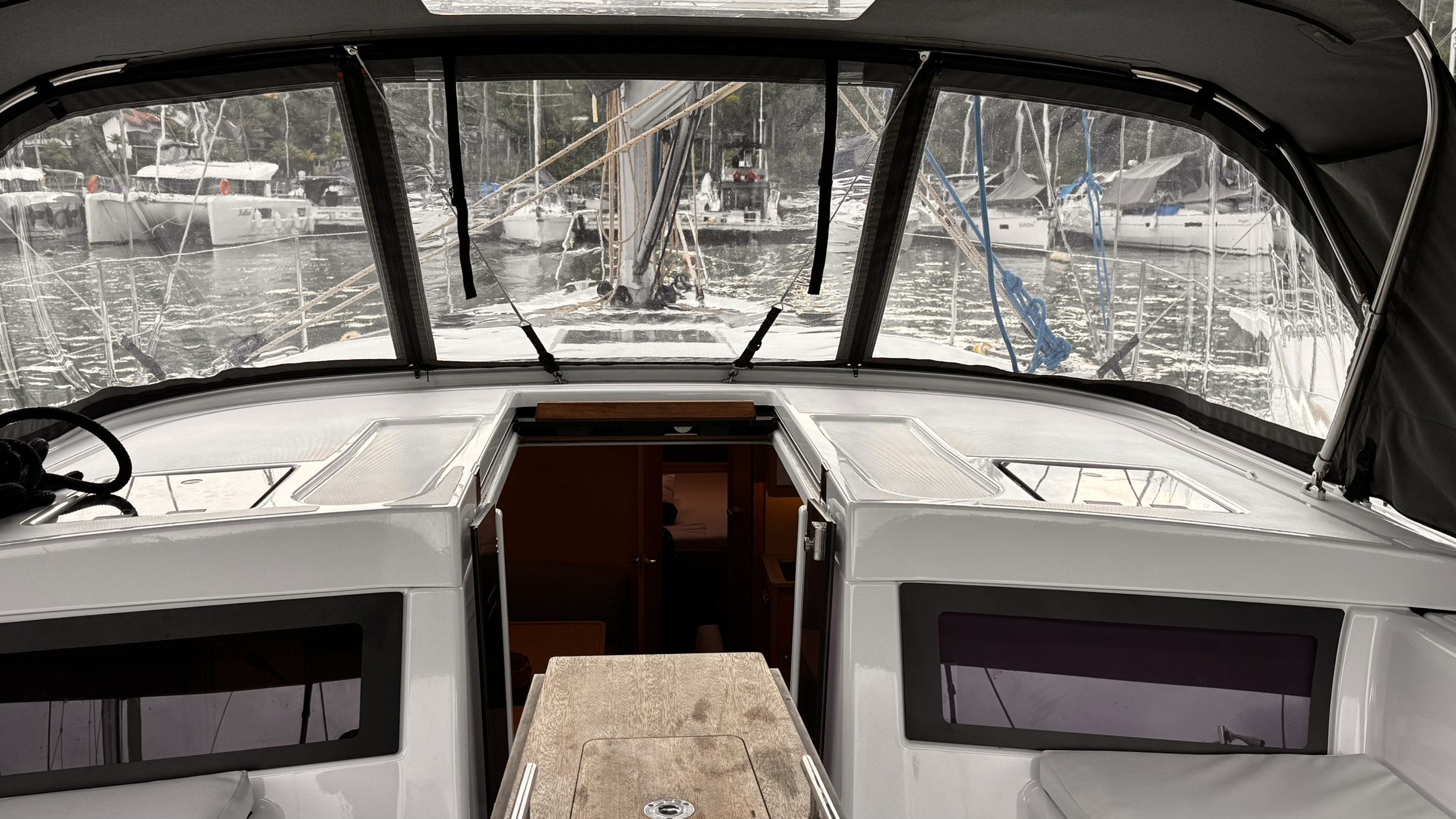 Dufour 470 2024 para charter www.mareconsult.com.br (2)