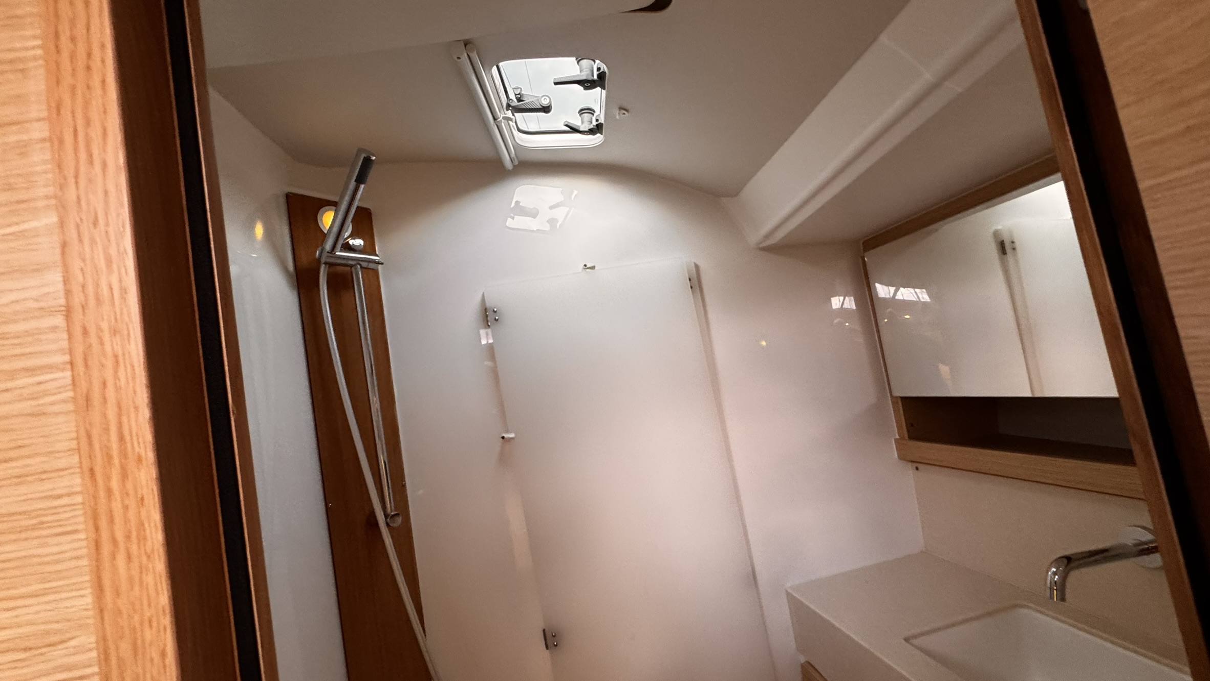 Dufour 470 2024 para charter www.mareconsult.com.br (23)