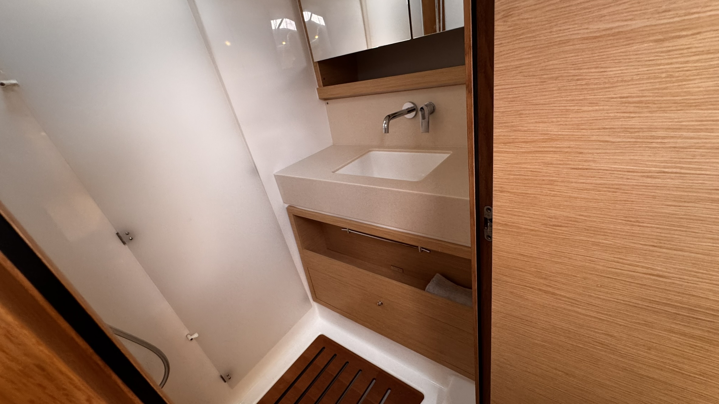 Dufour 470 2024 para charter www.mareconsult.com.br (24)