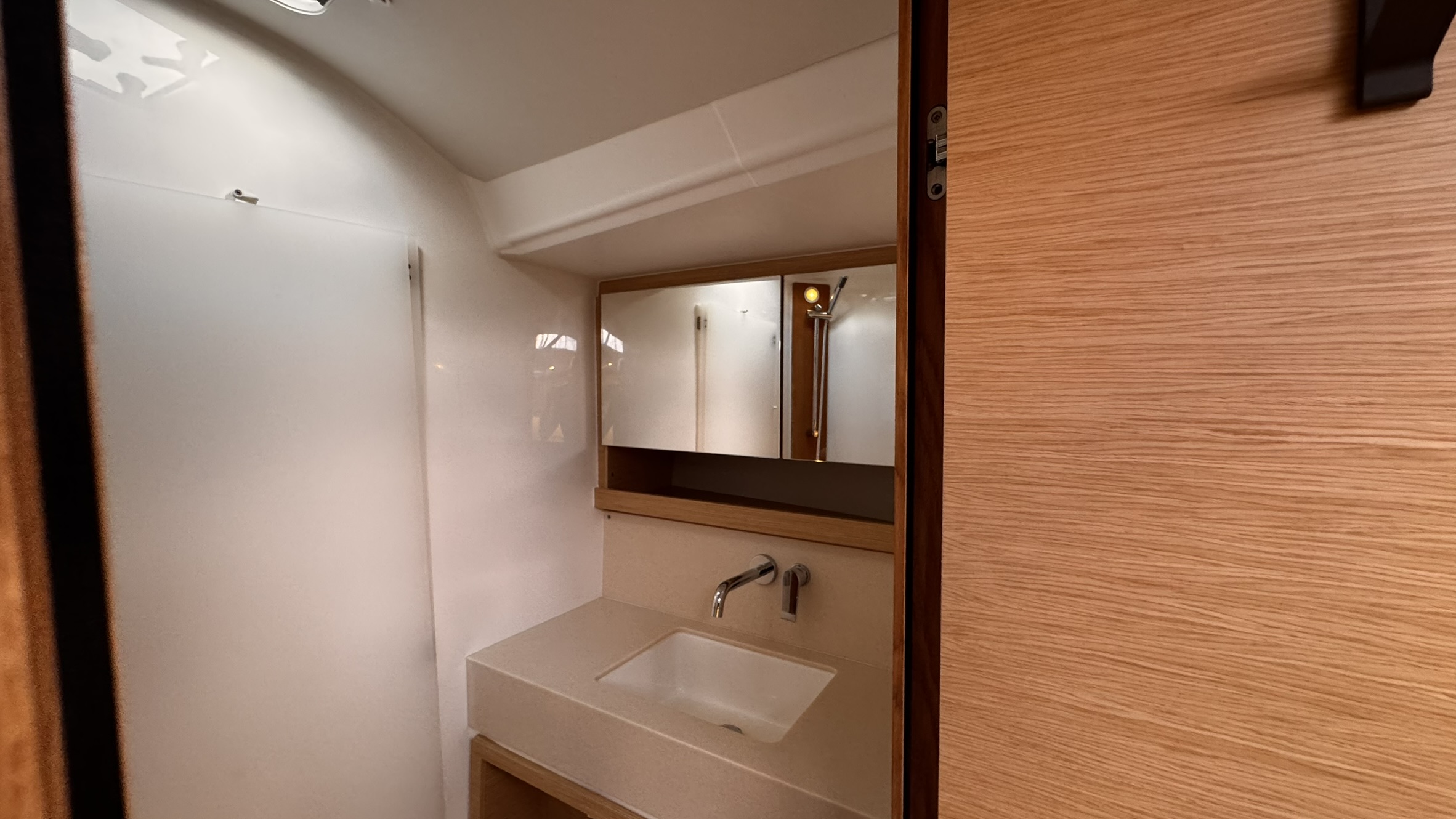 Dufour 470 2024 para charter www.mareconsult.com.br (25)