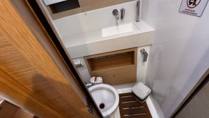 Dufour 470 2024 para charter www.mareconsult.com.br (27)