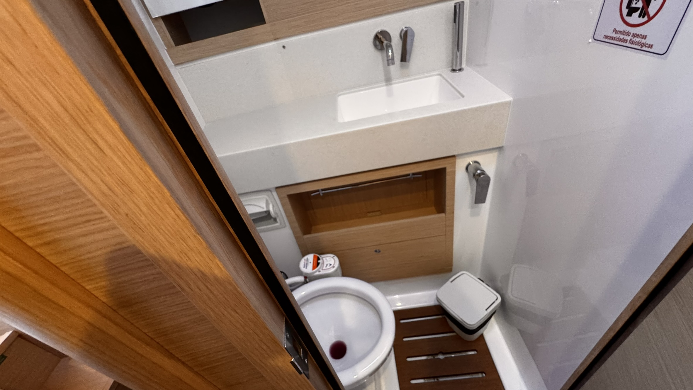 Dufour 470 2024 para charter www.mareconsult.com.br (27)