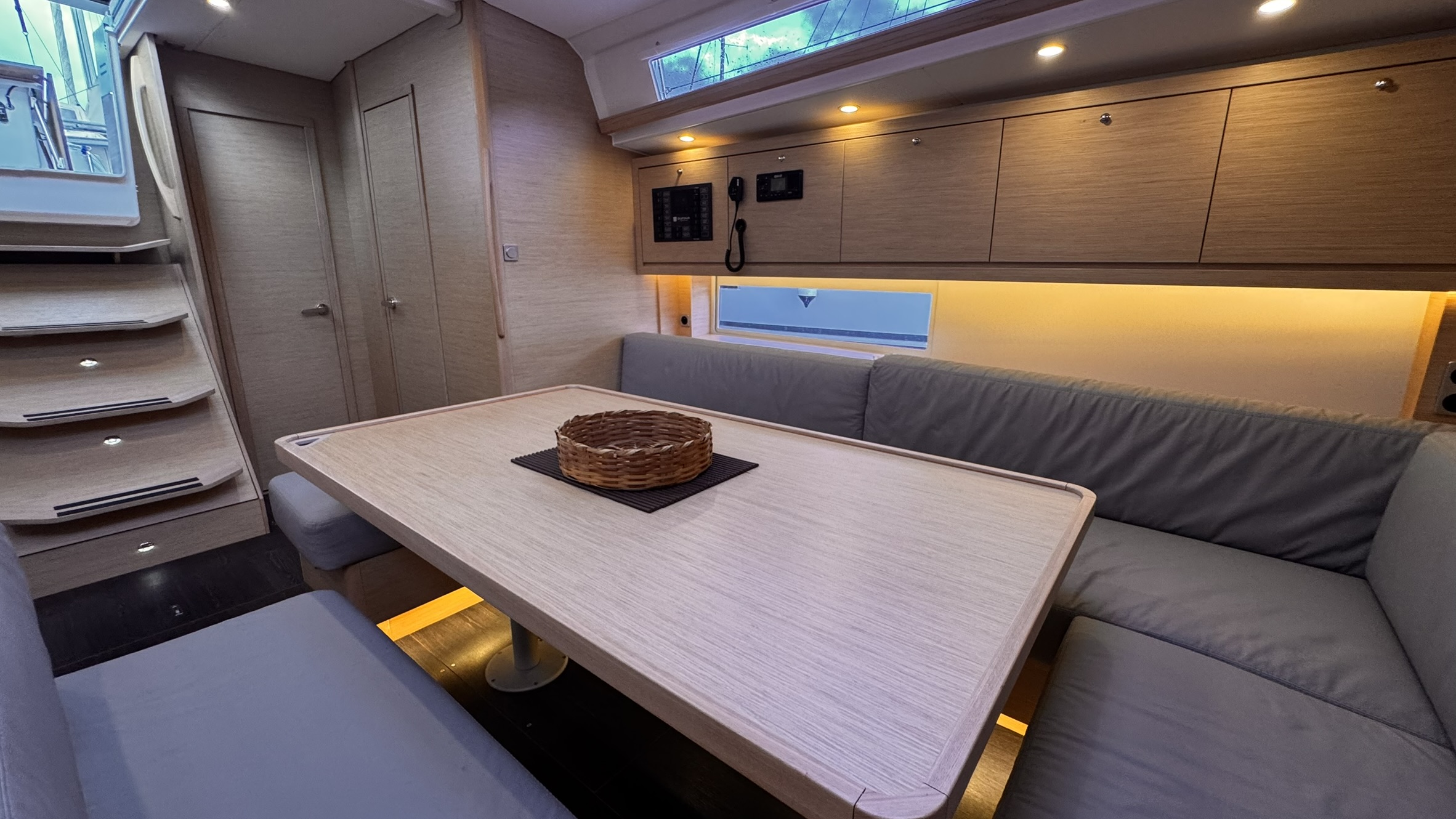 Dufour 470 2024 para charter www.mareconsult.com.br (31)