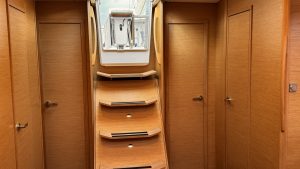 Dufour 470 2024 para charter www.mareconsult.com.br (32)