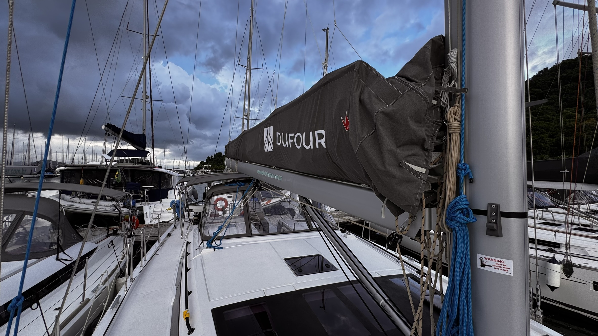 Dufour 470 2024 para charter www.mareconsult.com.br (41)