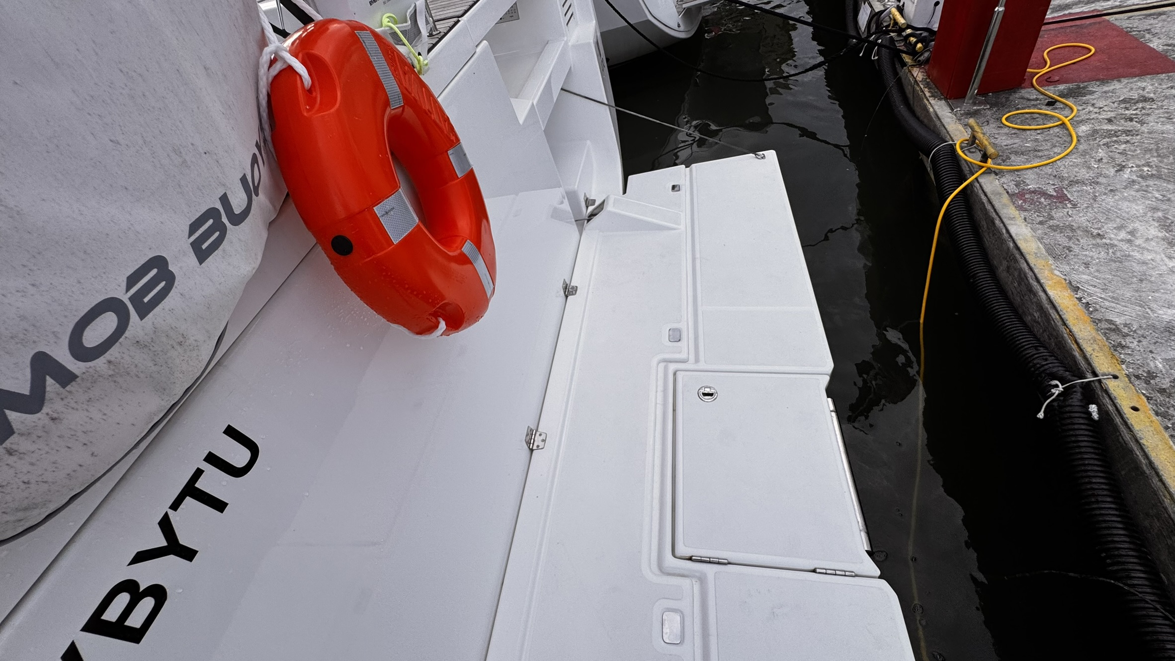 Dufour 470 2024 para charter www.mareconsult.com.br (42)