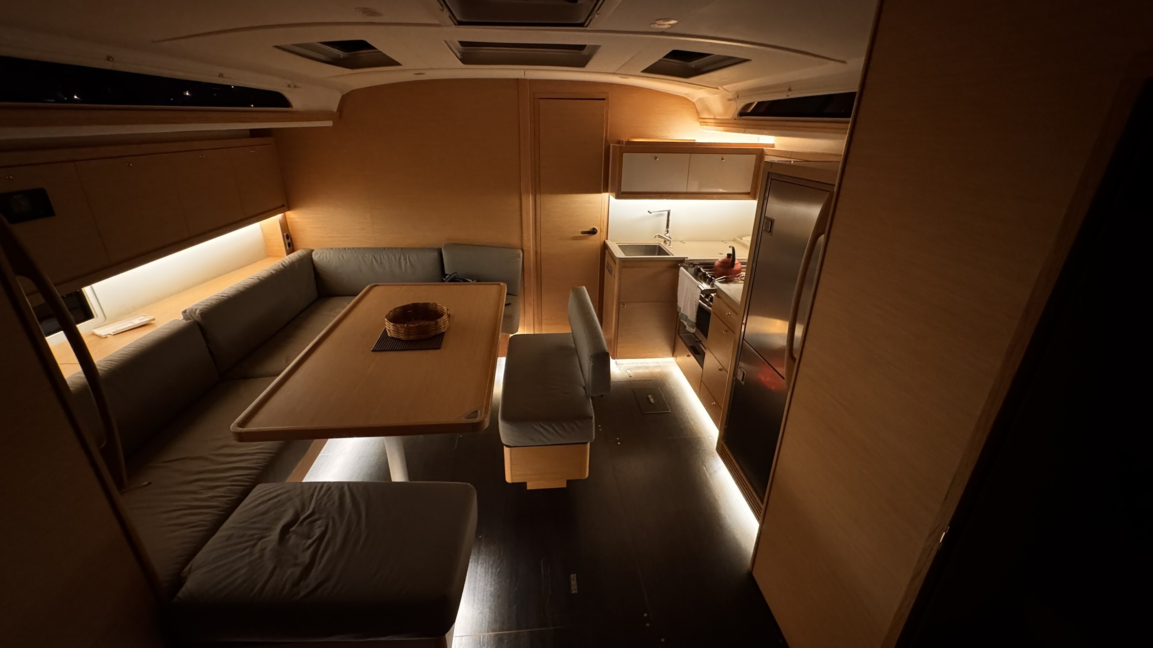 Dufour 470 2024 para charter www.mareconsult.com.br (47)