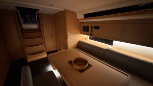 Dufour 470 2024 para charter www.mareconsult.com.br (52)