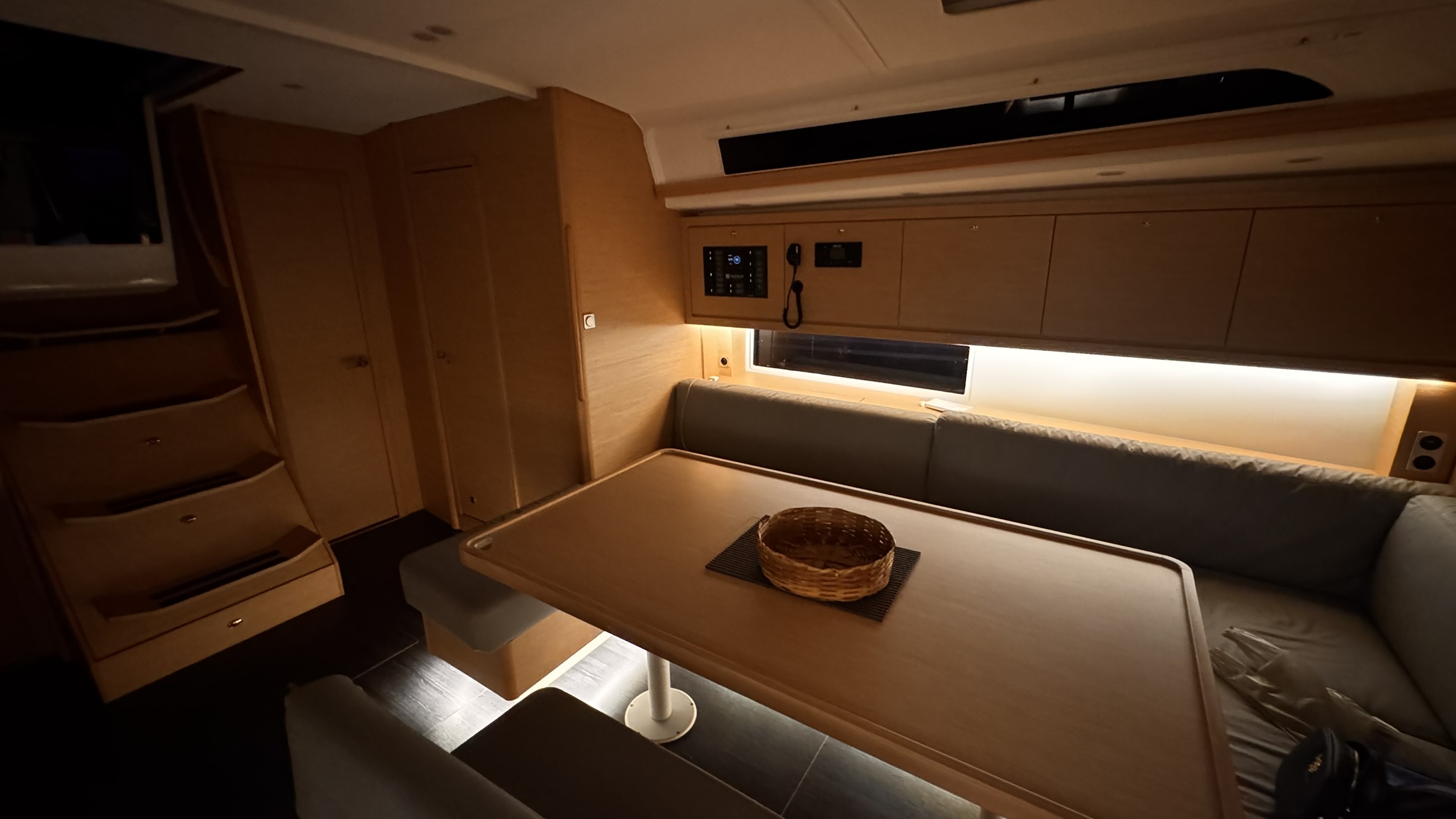 Dufour 470 2024 para charter www.mareconsult.com.br (54)