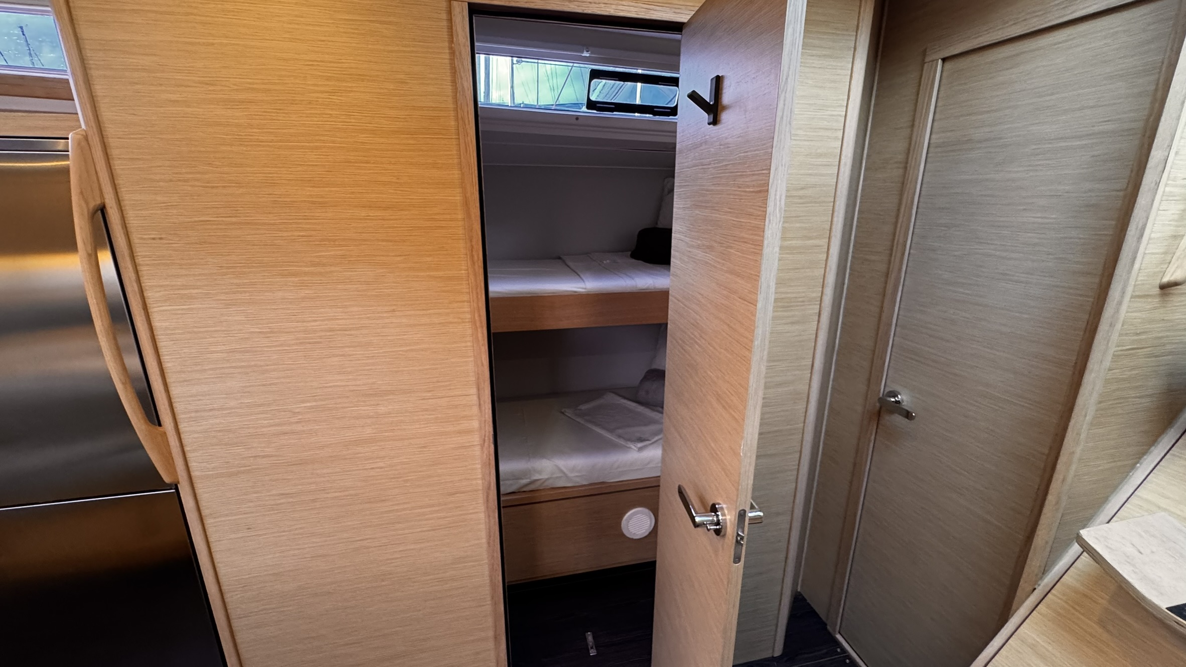 Dufour 470 2024 para charter www.mareconsult.com.br (6)