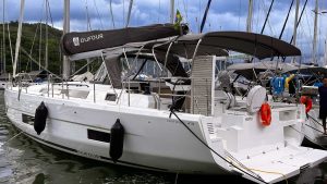 Dufour 470 2024 para charter www.mareconsult.com.br (42)b