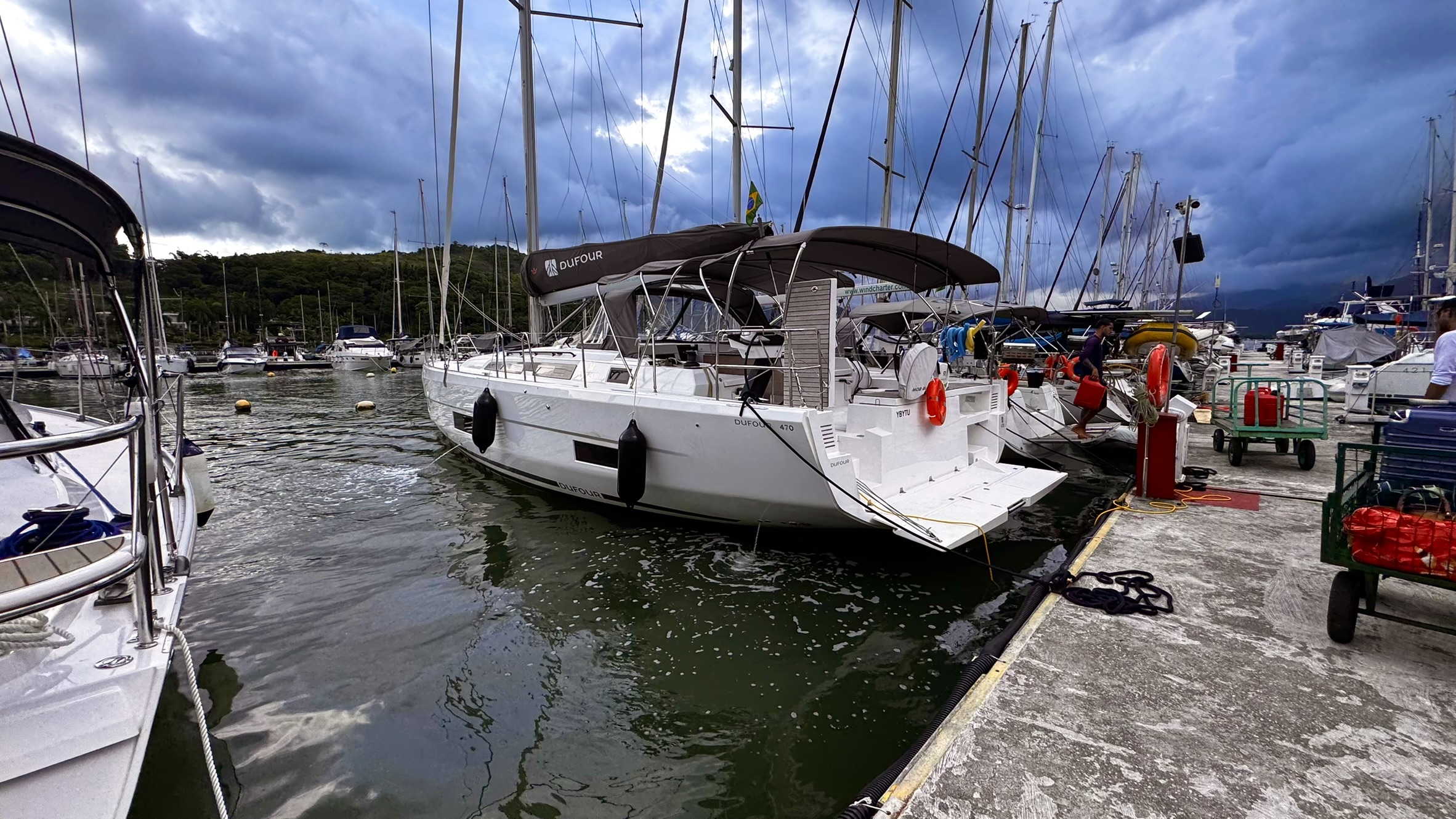 Dufour 470 2024 para charter www.mareconsult.com.br (42)a