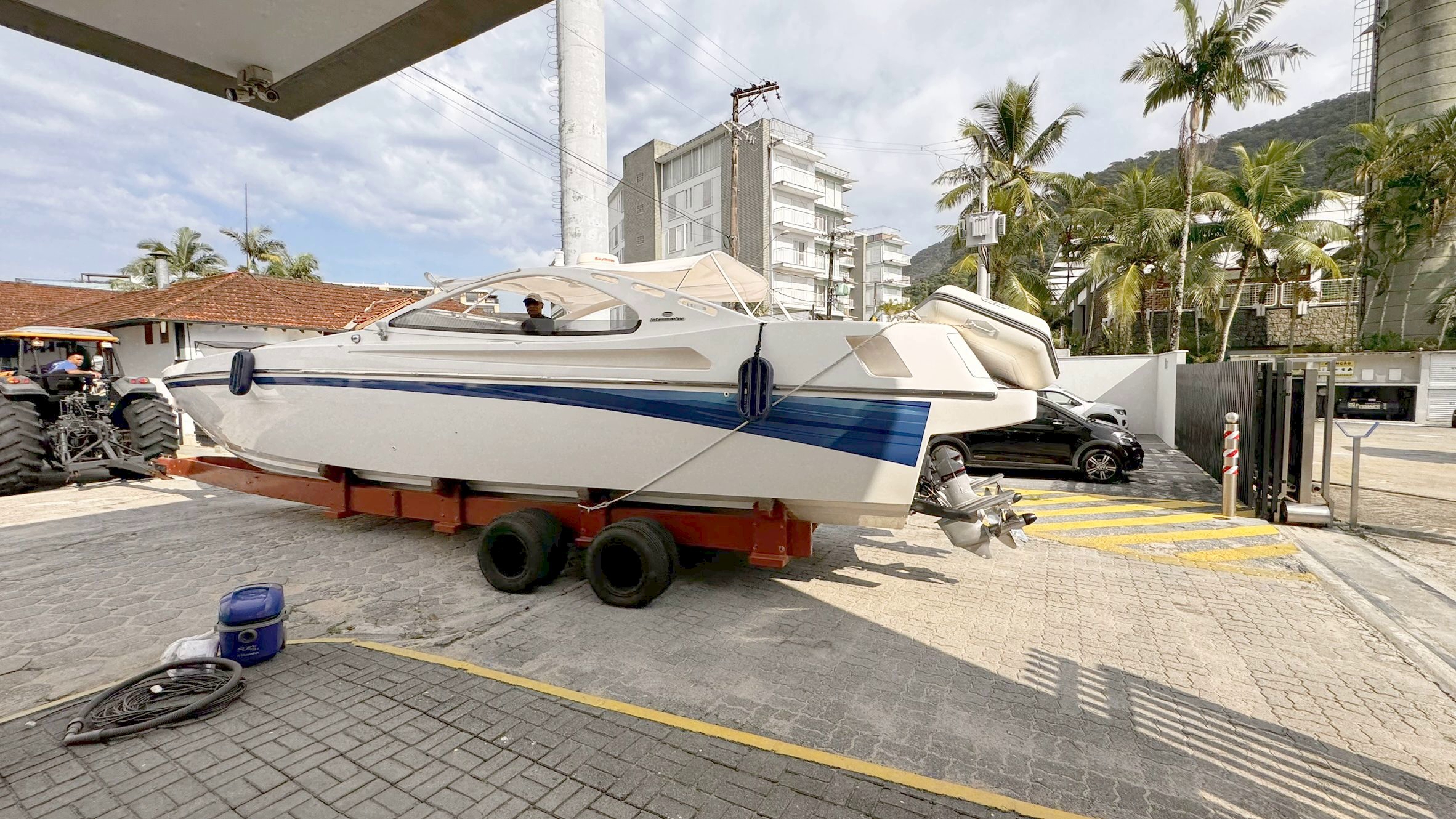 Intermarine Excalibur 39 2000 www.mareconsult.com (1)