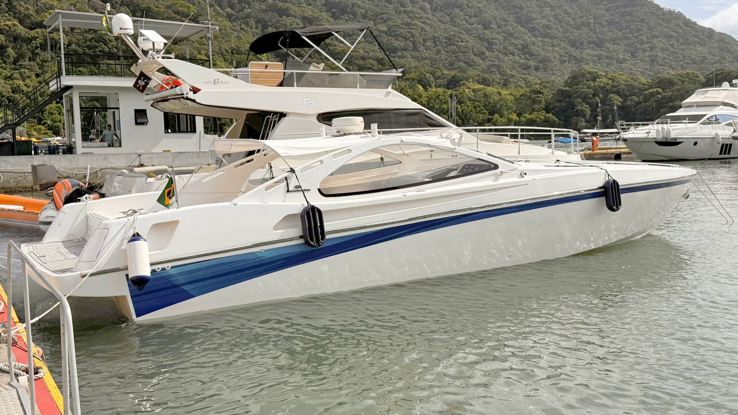 Intermarine Excalibur 39 2000 www.mareconsult.com (4)