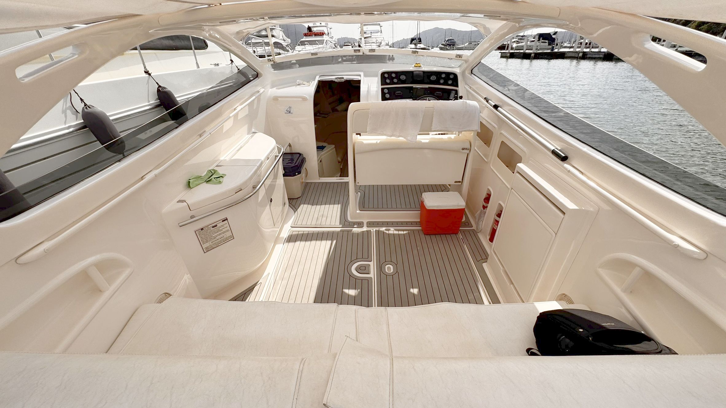 Intermarine Excalibur 39 2000 www.mareconsult.com (6)a