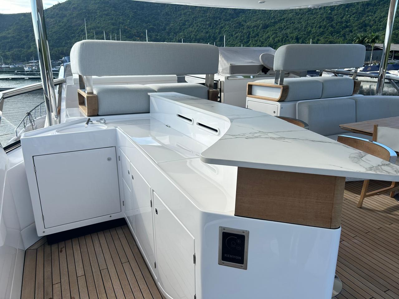 Azimut 27 Metri 2021 www.mareconsult.com.br 11 (2)