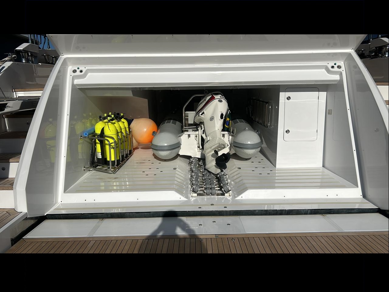 Azimut 27 Metri 2021 www.mareconsult.com.br 11 (5)