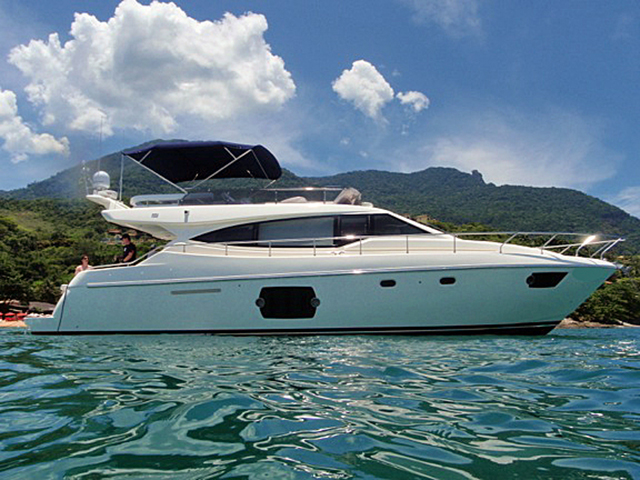 Capa Ferretti 530 2012 seminova A venda www.mareconsult.com (1)