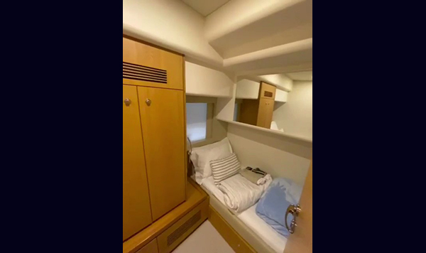 Capa Ferretti 530 2012 seminova A venda www.mareconsult.com (11)