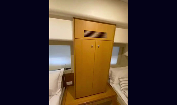 Capa Ferretti 530 2012 seminova A venda www.mareconsult.com (12)