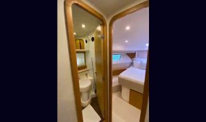 Capa Ferretti 530 2012 seminova A venda www.mareconsult.com (14)