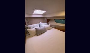 Capa Ferretti 530 2012 seminova A venda www.mareconsult.com (17)