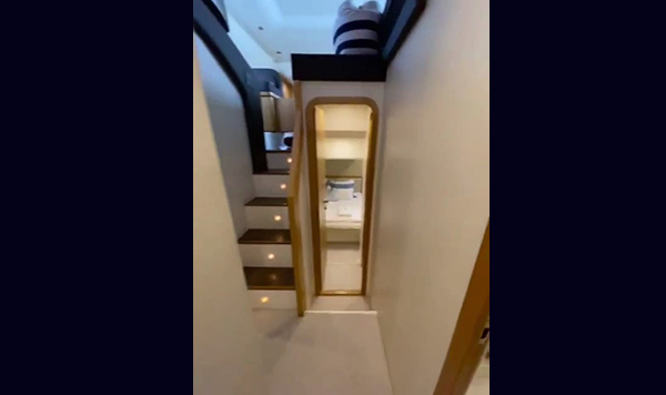 Capa Ferretti 530 2012 seminova A venda www.mareconsult.com (18)