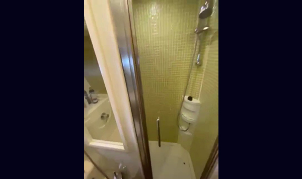 Capa Ferretti 530 2012 seminova A venda www.mareconsult.com (19)