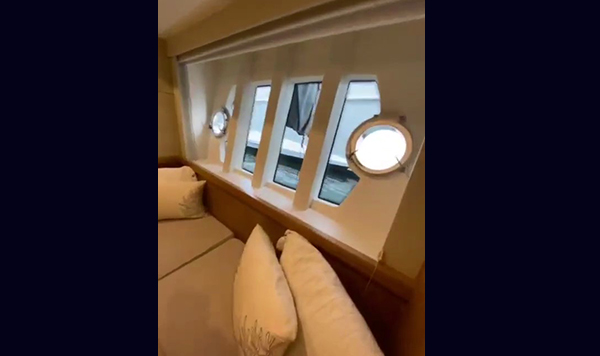 Capa Ferretti 530 2012 seminova A venda www.mareconsult.com (23)