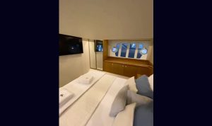 Capa Ferretti 530 2012 seminova A venda www.mareconsult.com (25)