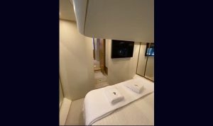 Capa Ferretti 530 2012 seminova A venda www.mareconsult.com (26)